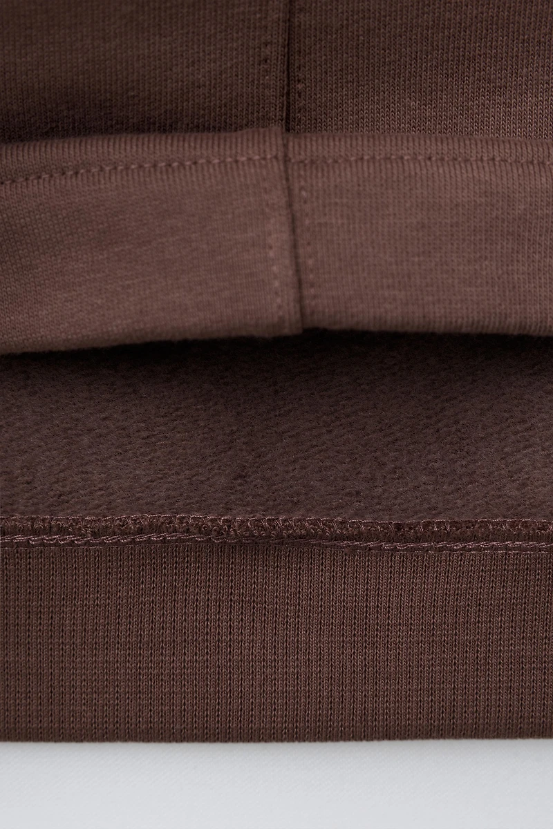 RAISED TEXT SWEATSHIRT