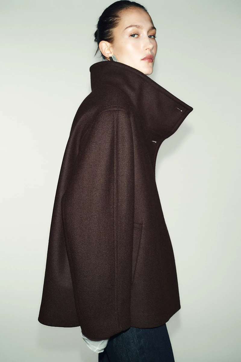 MANTEAU COURT AVEC LAINE ET COL MONTANT
