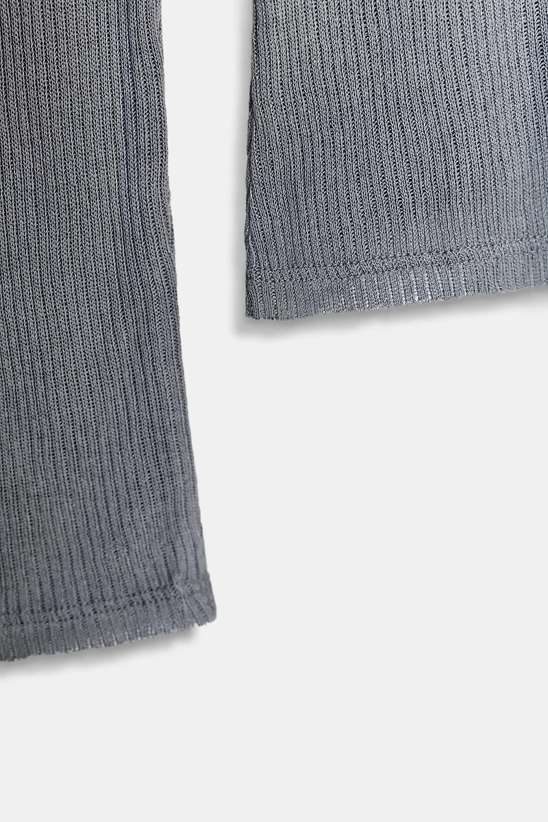 TOP CÔTELÉ À COL MONTANT