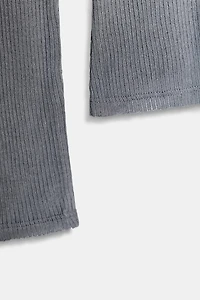 TOP CÔTELÉ À COL MONTANT