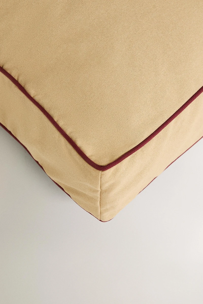 XL FLOOR CUSHION WITH PIPING FOR PETS
