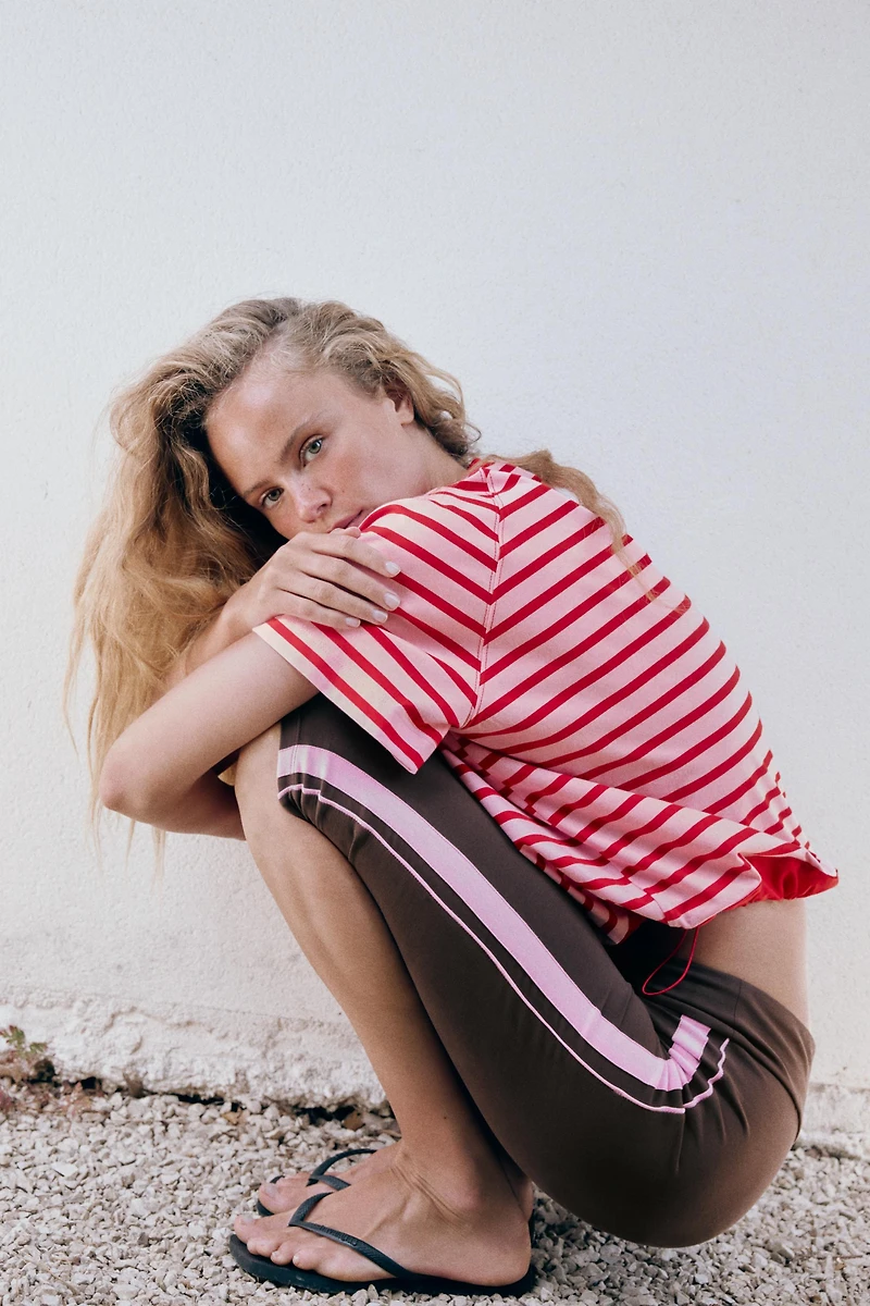 LEGGING CAPRI AVEC BANDES LATÉRALES