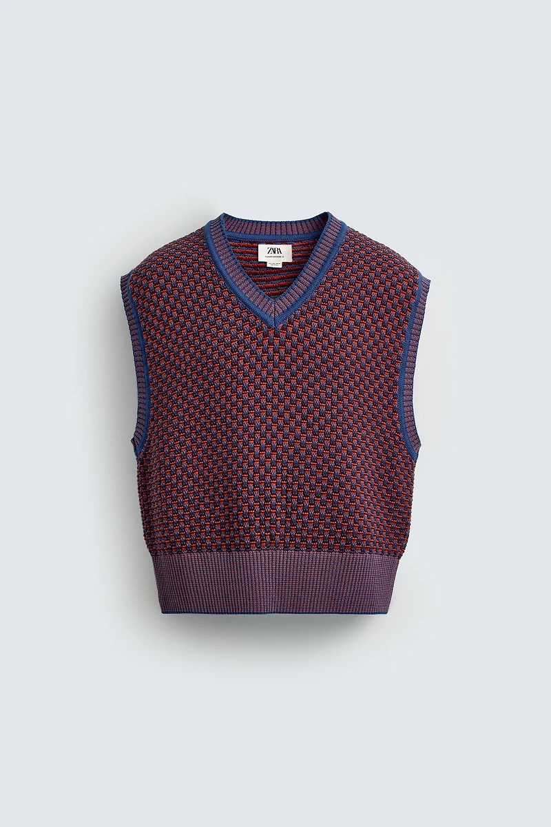 CONTRAST KNIT VEST