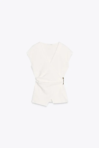 TEXTURED CLASP TOP