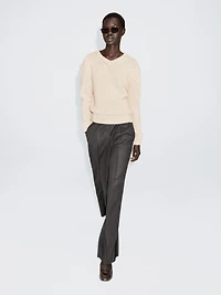 100% wool V-neck knit sweater