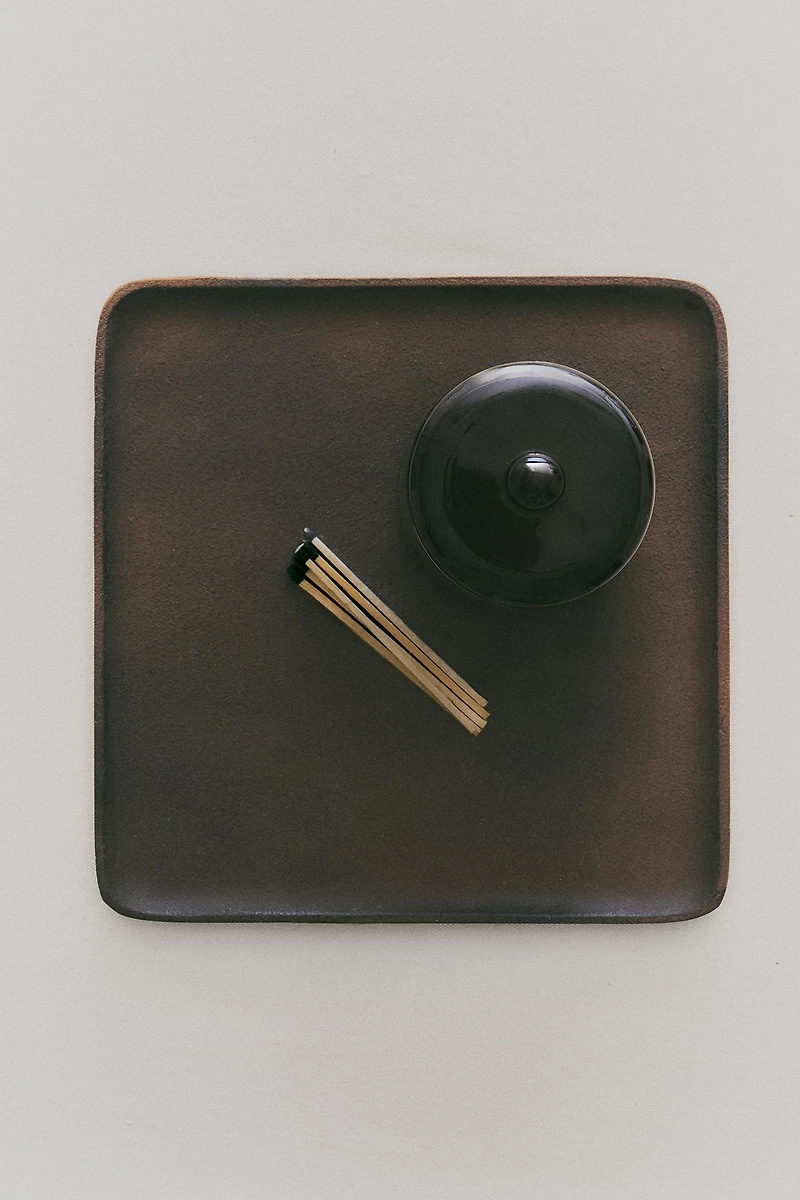 BLACK METAL TRAY