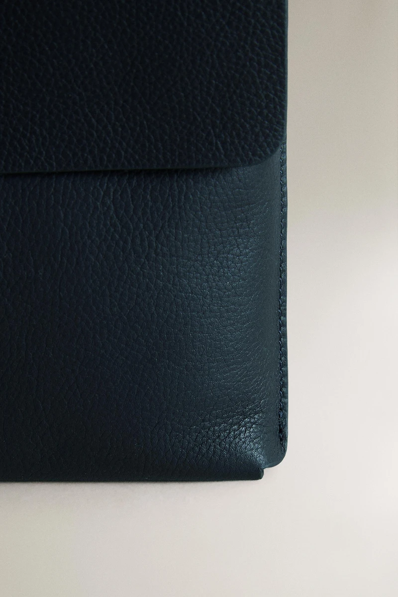 BLUE LEATHER BUTTON CASE