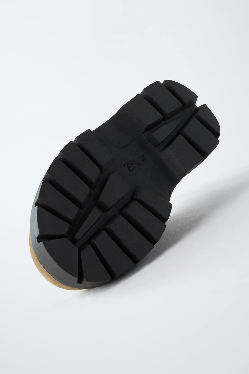 BOTTINES EN CUIR