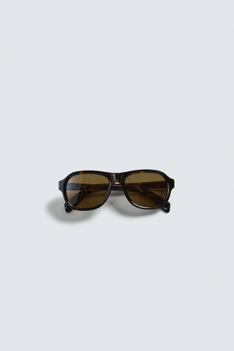 LUNETTES DE SOLEIL CARRÉES