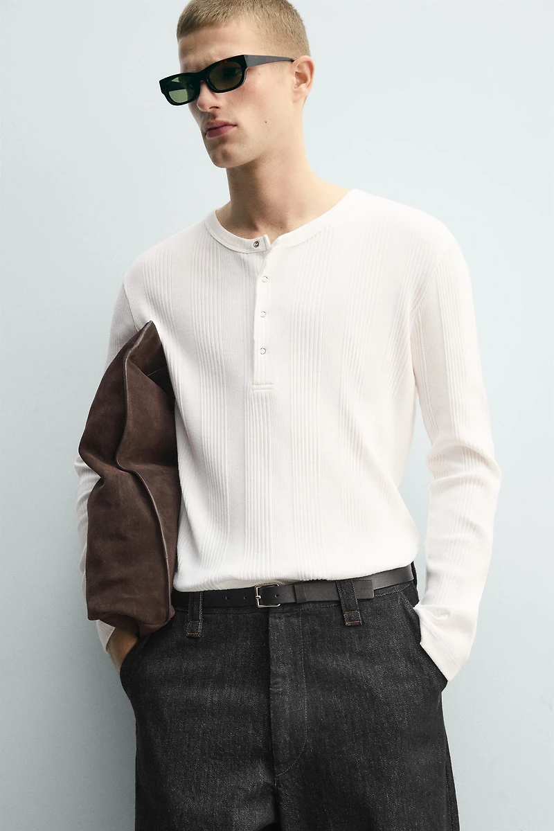 TEE-SHIRT COL TUNISIEN STRUCTURÉ