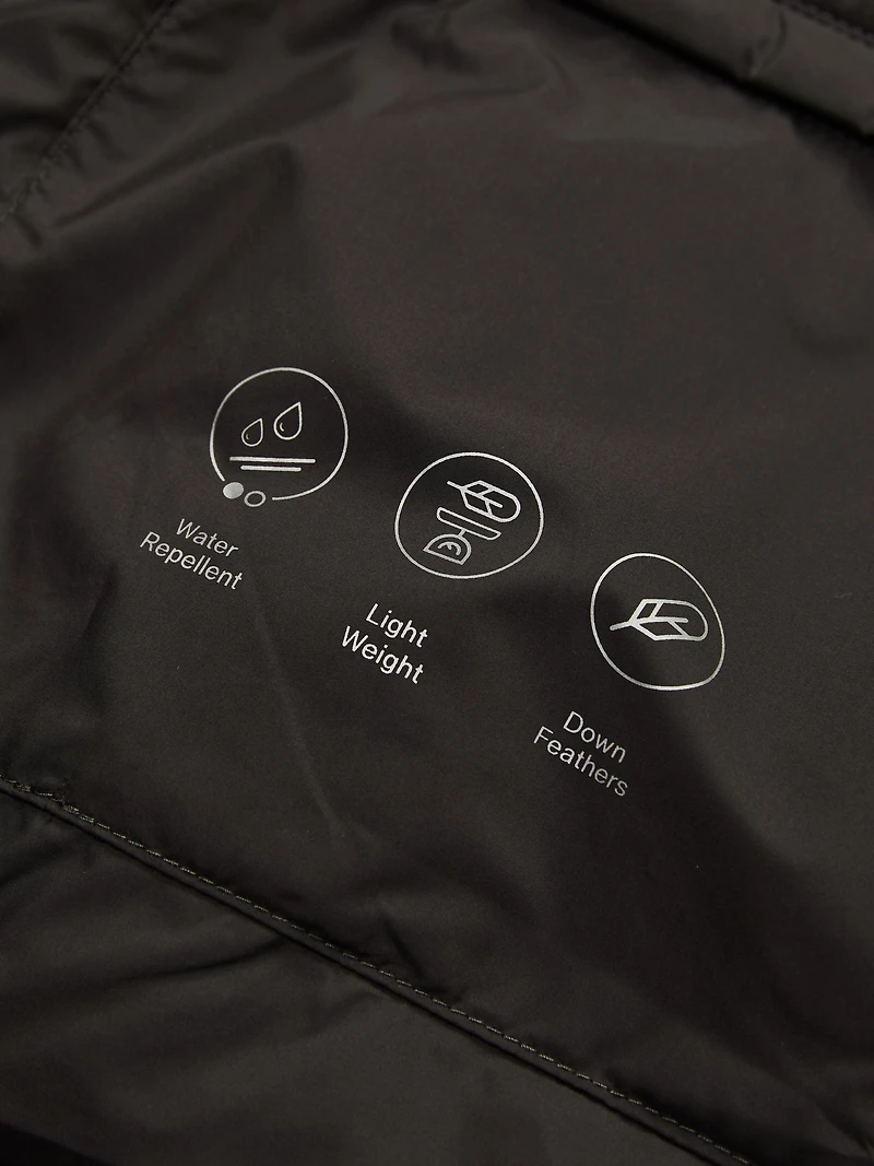 Water-repellent ultra lightweight down blend jacket