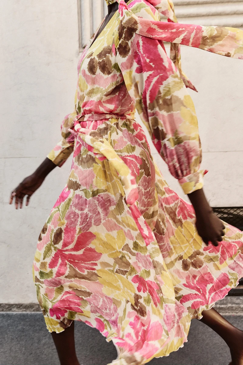ROBE IMPRIMÉE FLEURIE AVEC CEINTURE À NŒUD
