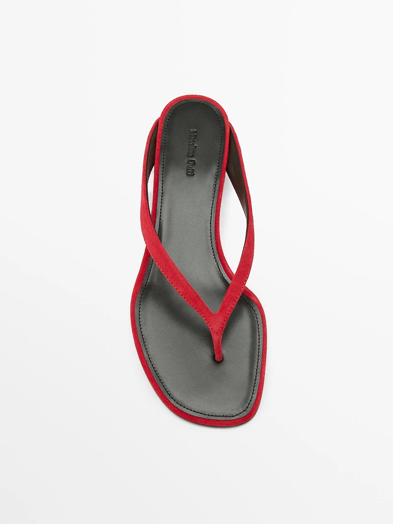 Mid-heel sandals with toe divider