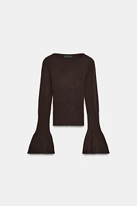 PULL AJUSTÉ EN MAILLE À MANCHES CLOCHES