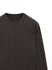 Pull en maille tressée à col rond