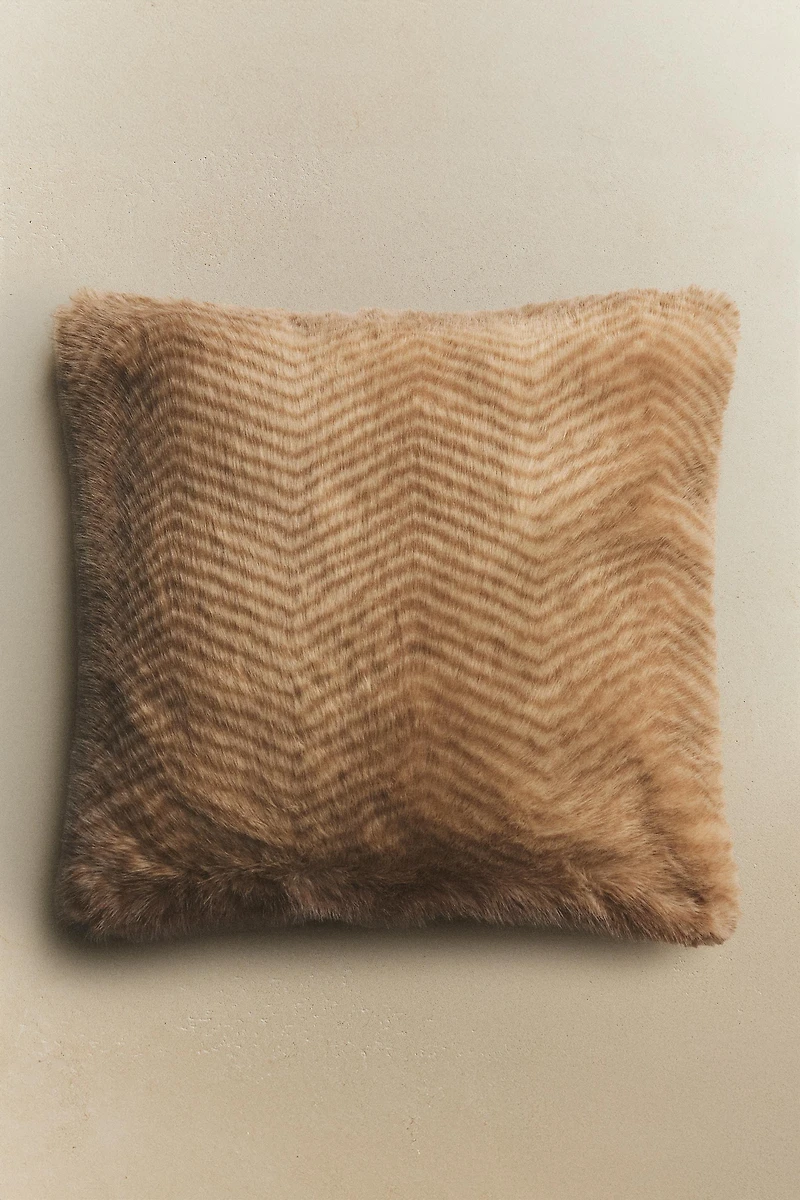 FAUX FUR PILLOW COVER WITH VEIN PRINT