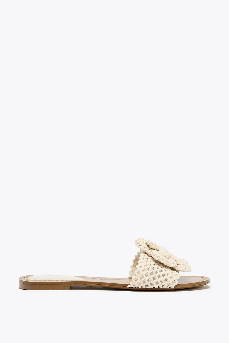CROCHET BOW FLAT SANDALS