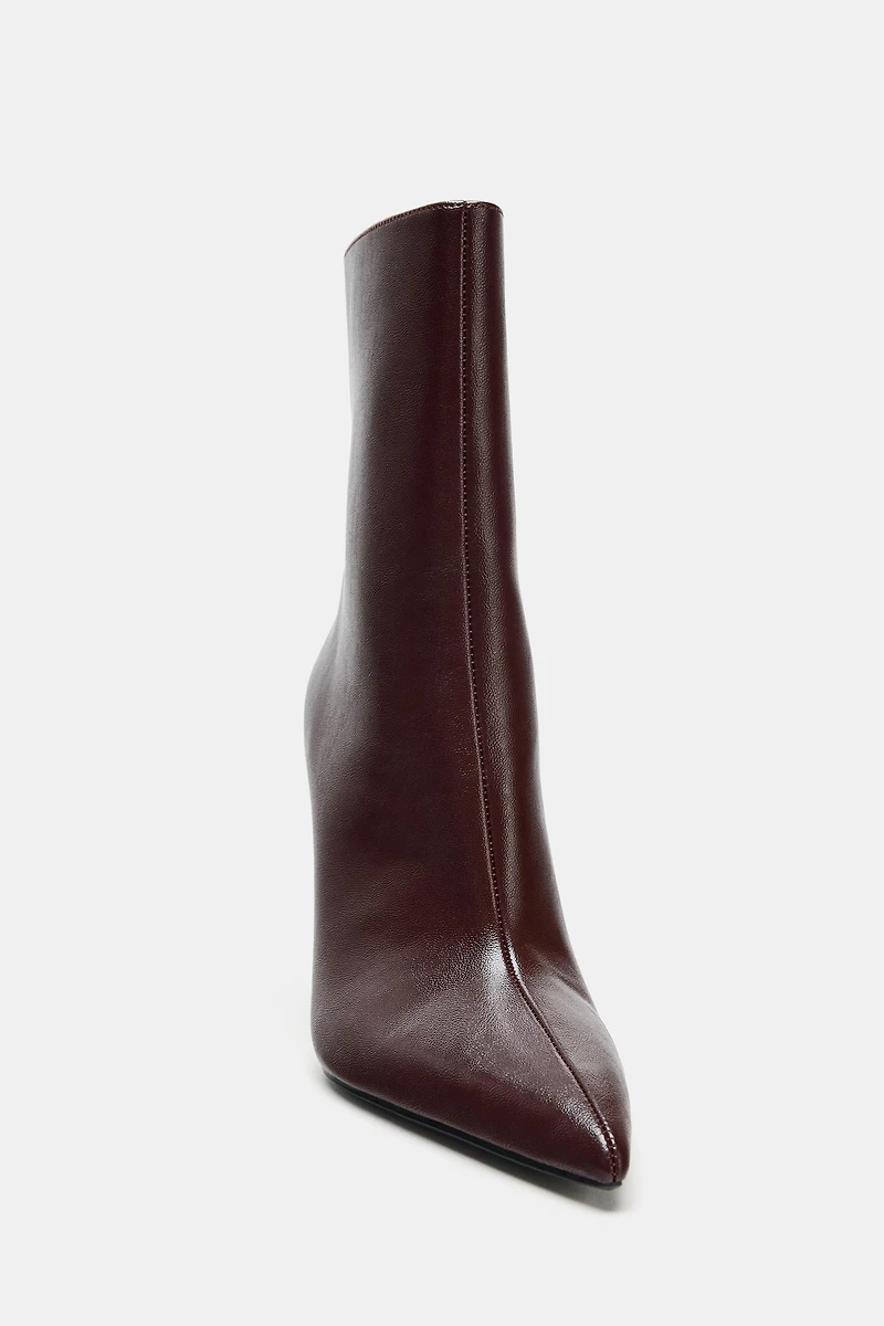 BOTTINES À TALONS FINS