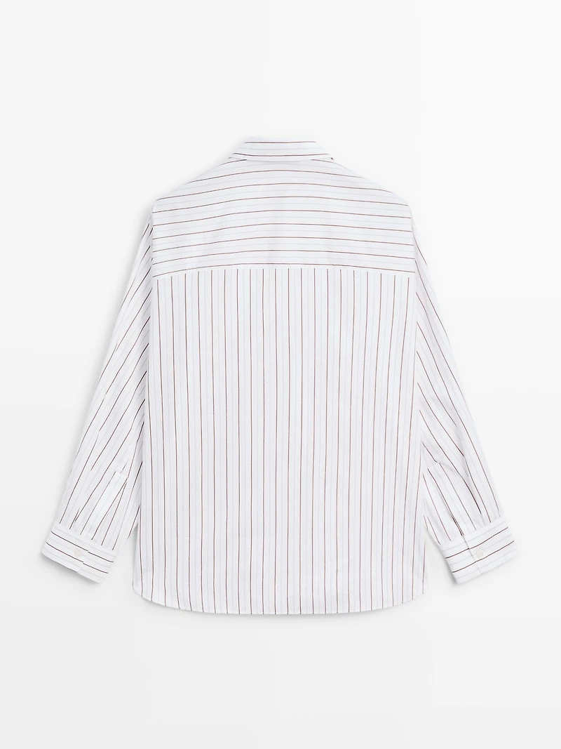 Loose-fitting striped shirt