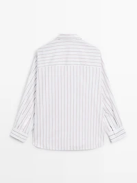 Loose-fitting striped shirt