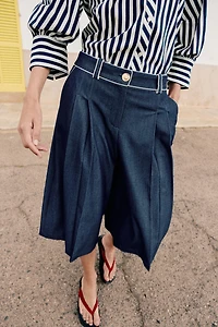 WIDE SHORTS WITH CONTRAST PIPING