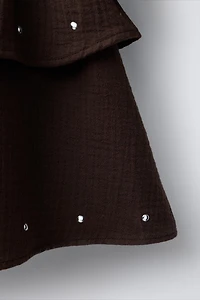 ROBE TEXTURÉE À VOLANTS ET CLOUS