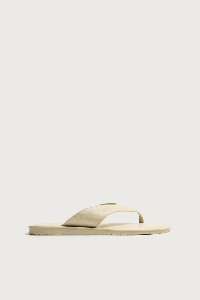LEATHER STRAPPY SANDALS