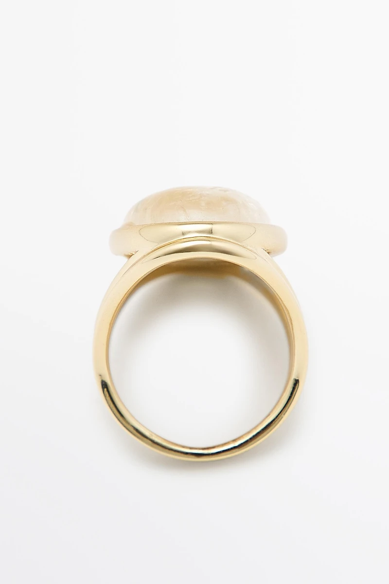 Oval Quartz Ring