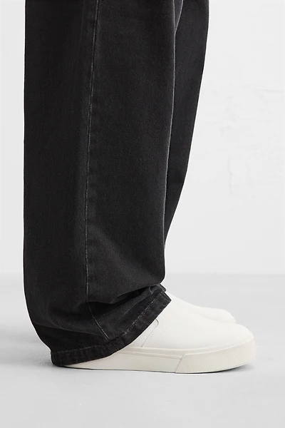 LACELESS SNEAKERS