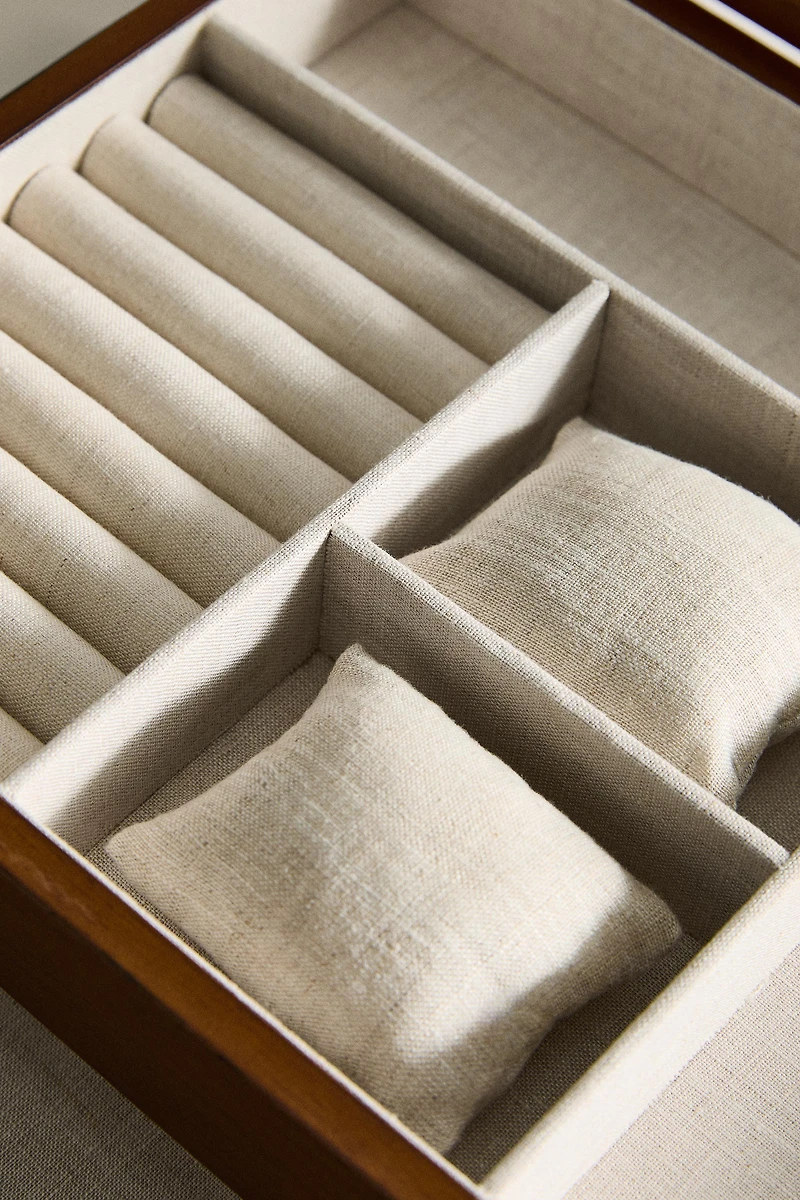 MEDIUM WOODEN JEWELRY BOX