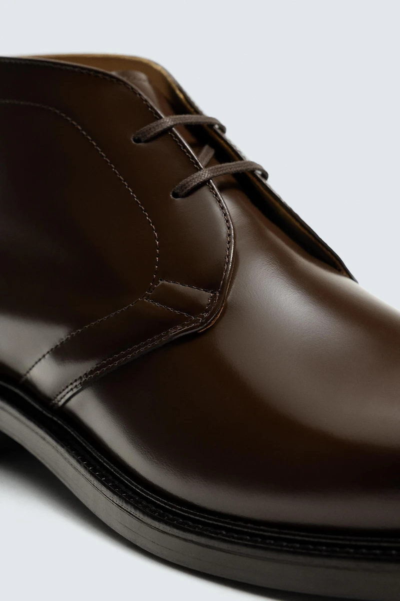 GLOSSY LEATHER BOOTS