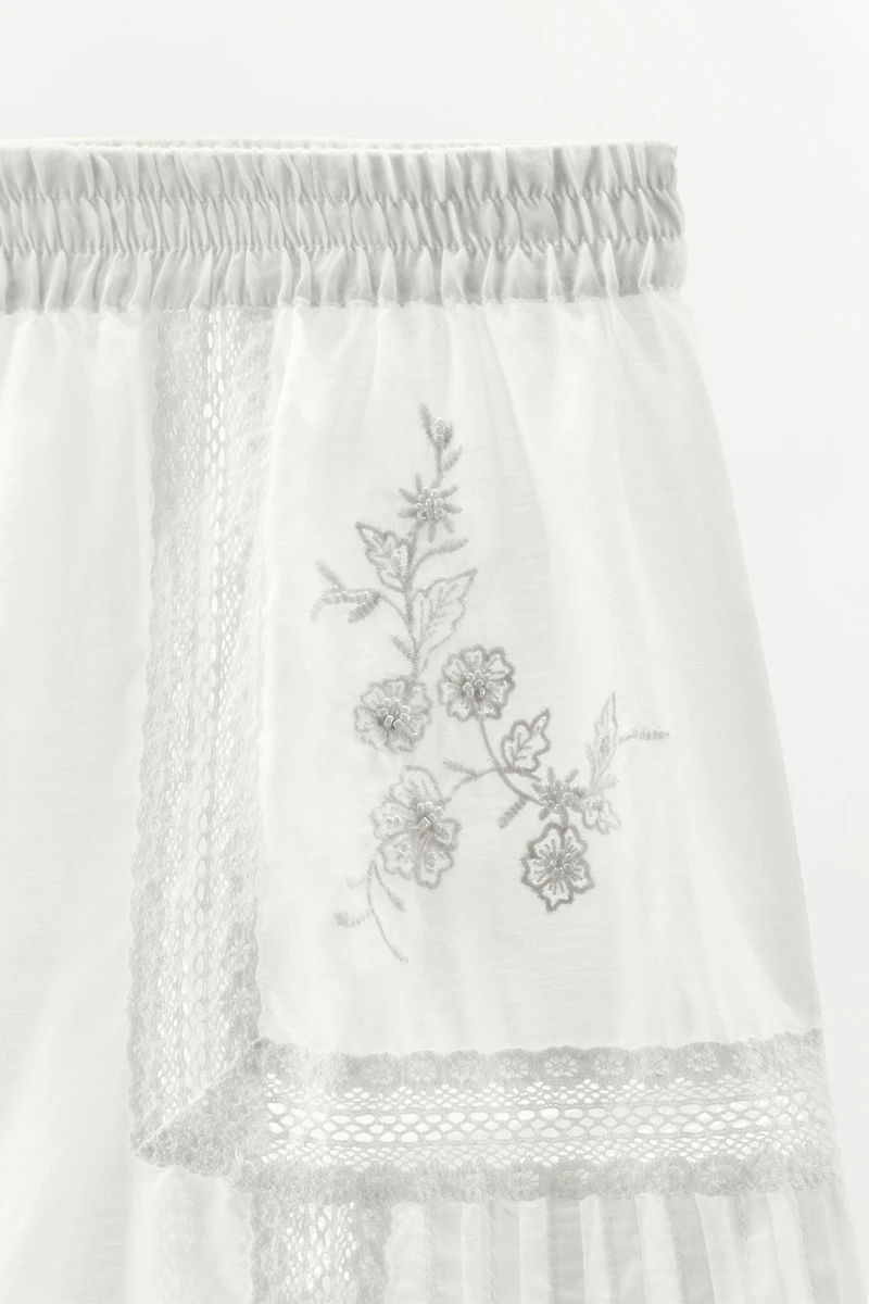 BERMUDA BRODÉ DENTELLE ÉDITION LIMITÉE