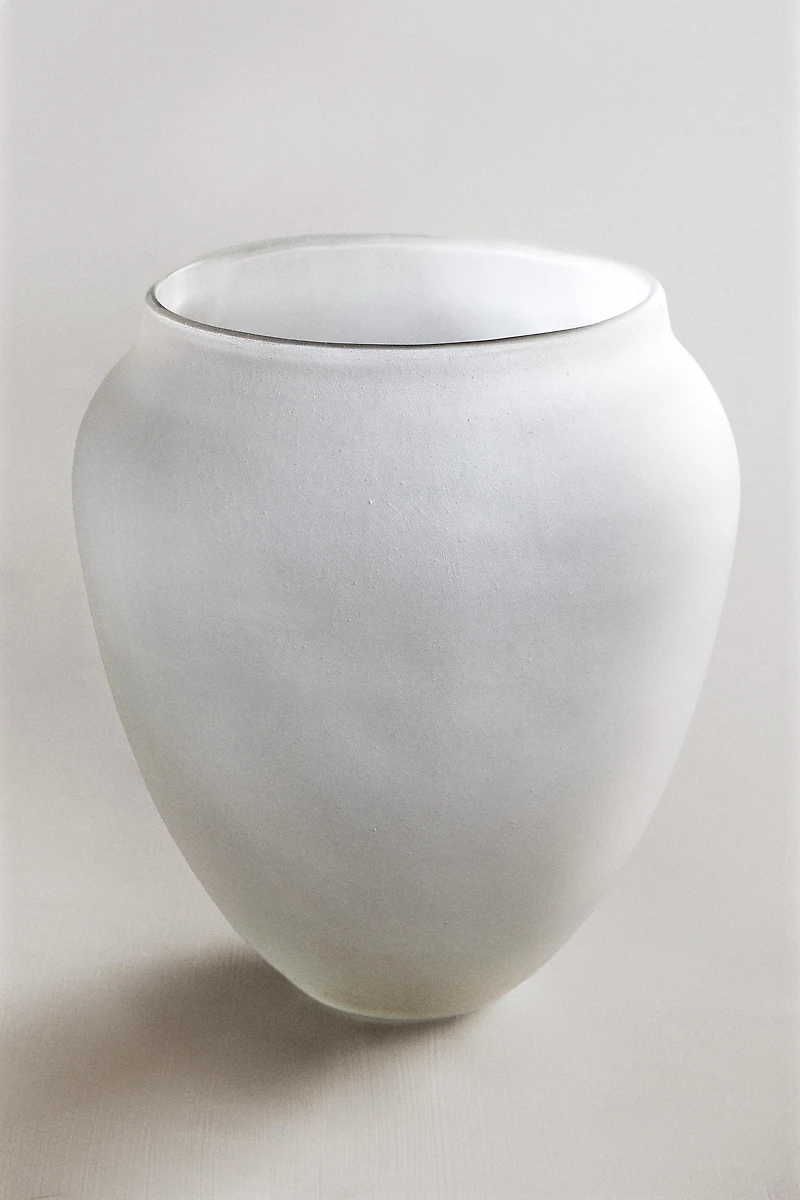 OPAQUE GLASS VASE