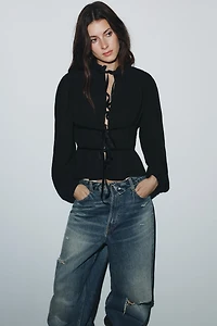 BLOUSE EN CRÊPE GEORGETTE À LACETS VELOURS