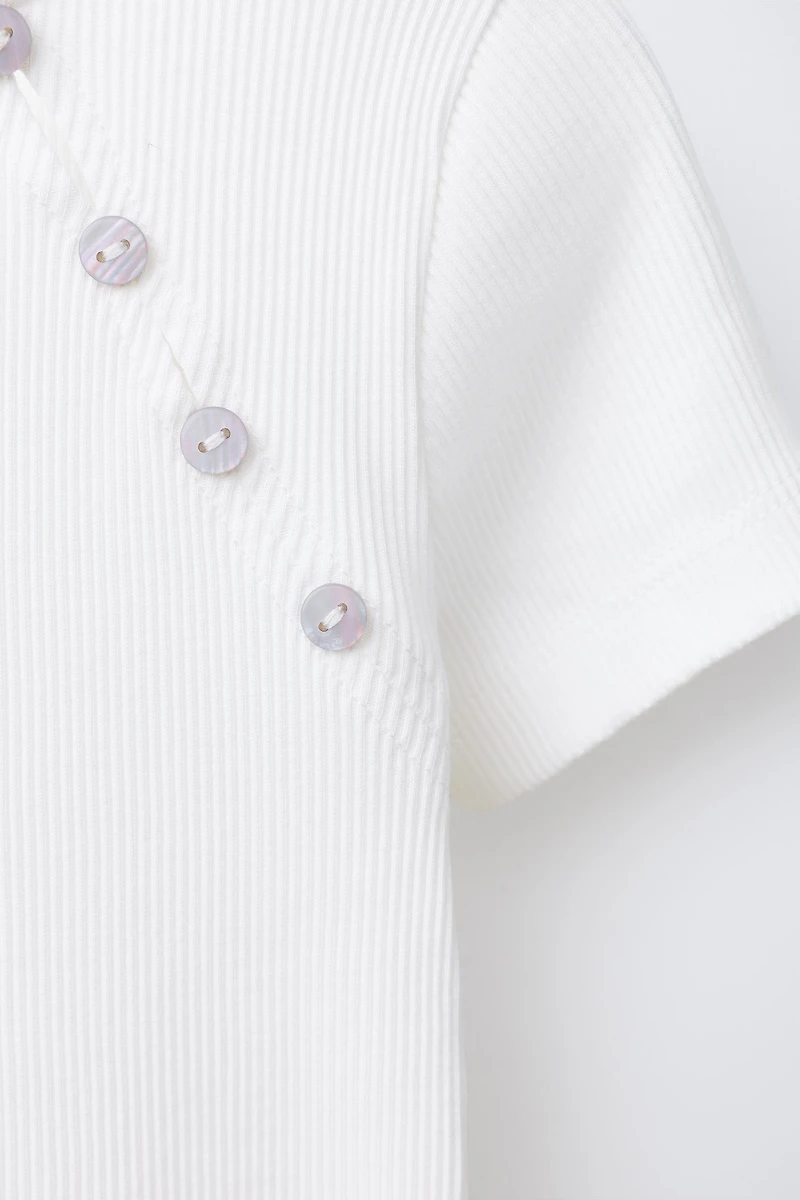 RIBBED BUTTON T-SHIRT