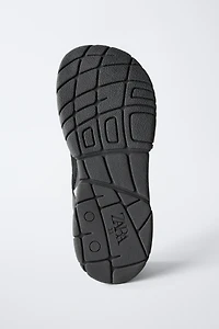BAREFOOT SNEAKERS