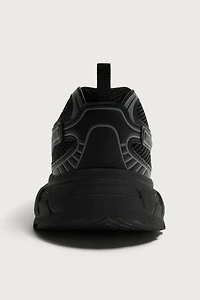 CHUNKY SOLE SNEAKERS