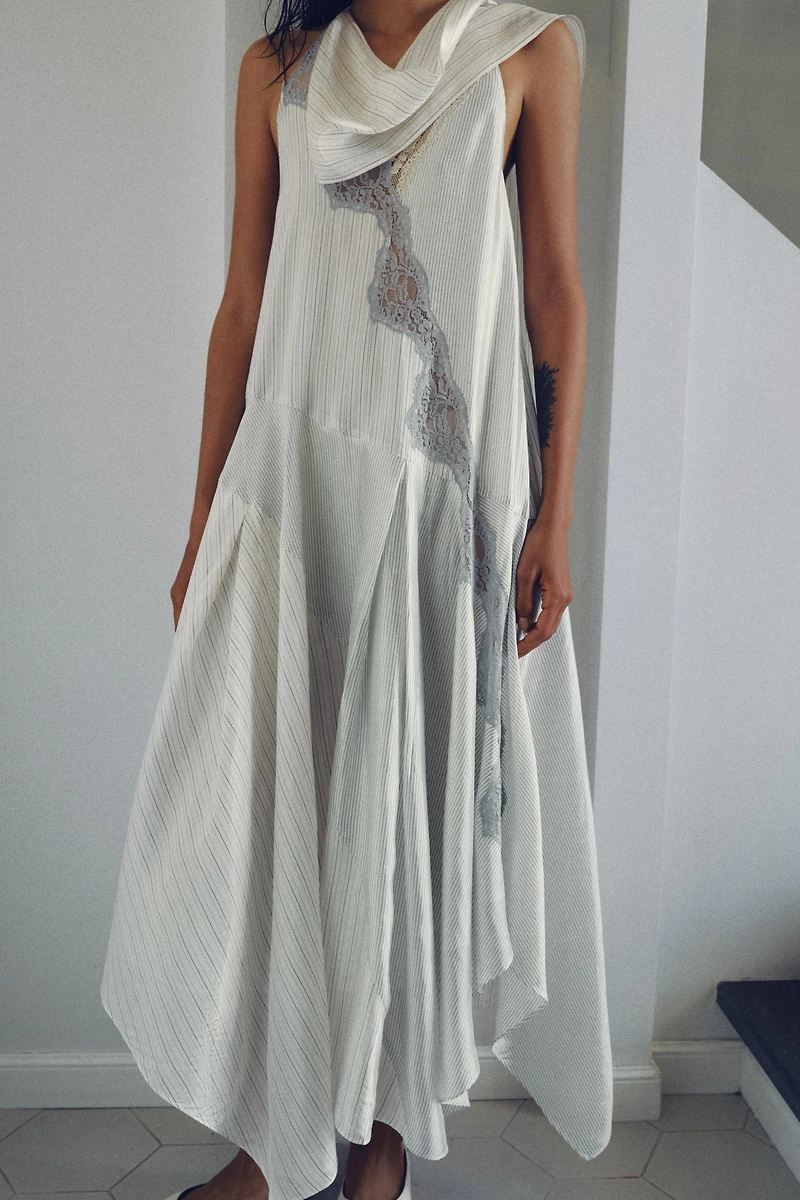 ROBE HALTER RAYURES EN DENTELLE
