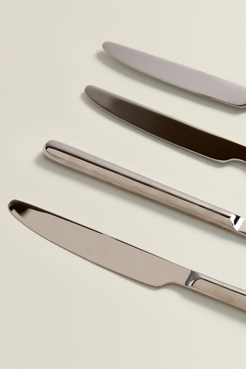 SET OF SHINY STEEL KNIVES (SET OF 4)