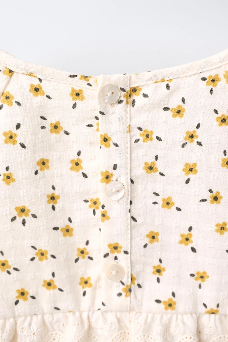 FLORAL LACE RUFFLE BLOUSE