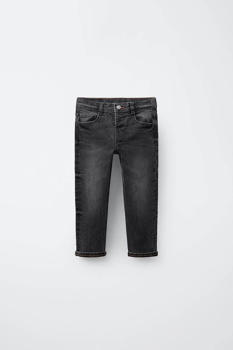 STRAIGHT FIT JEANS