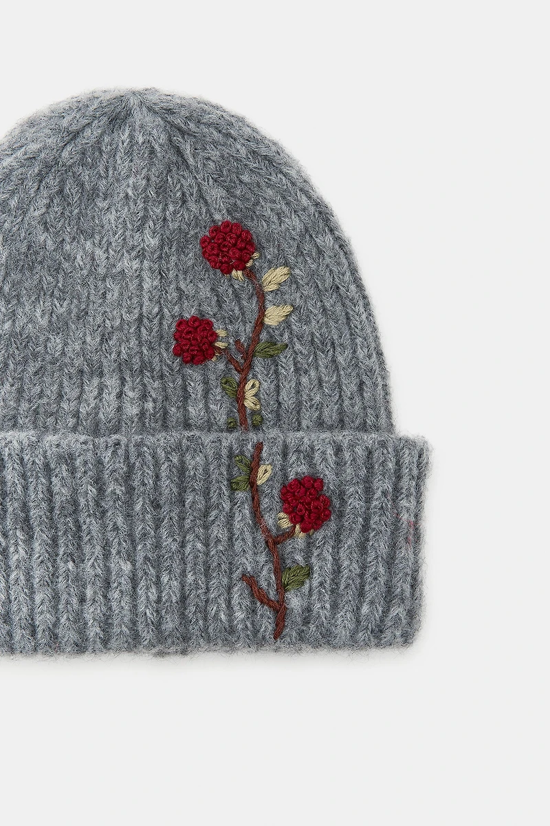 BONNET BEANIE EN MAILLE BRODERIES FLEURS