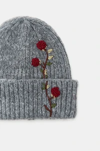 BONNET BEANIE EN MAILLE BRODERIES FLEURS