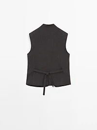 100% linen V-neck waistcoat