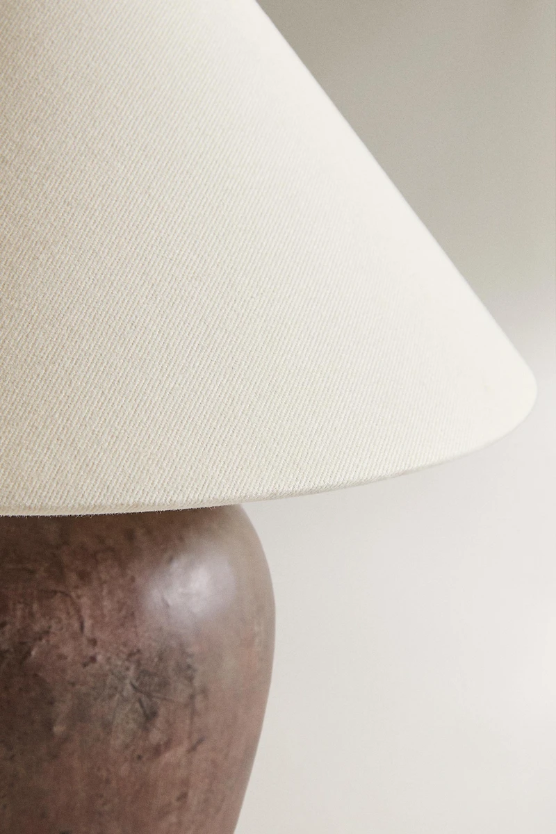 SMALL CERAMIC BASE TABLE LAMP