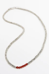 Collier à perles contrastantes