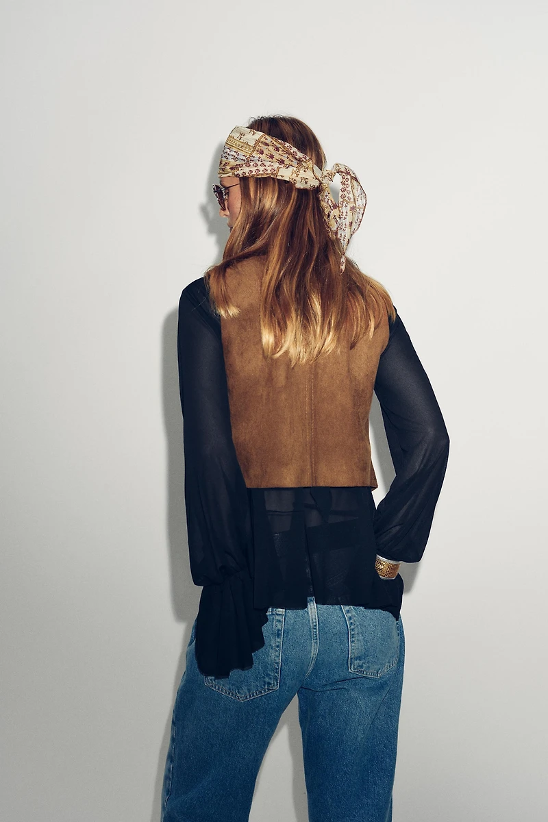 GILET EFFET DAIM BRODÉ AVEC FANTAISIE