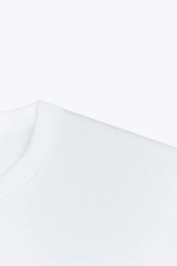 T-SHIRT AVEC COUTURE AU DOS