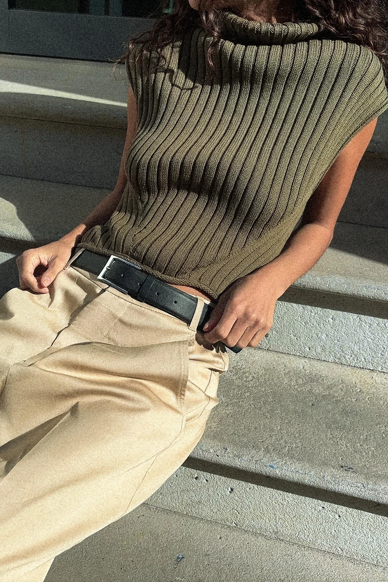 HIGH NECK KNIT VEST