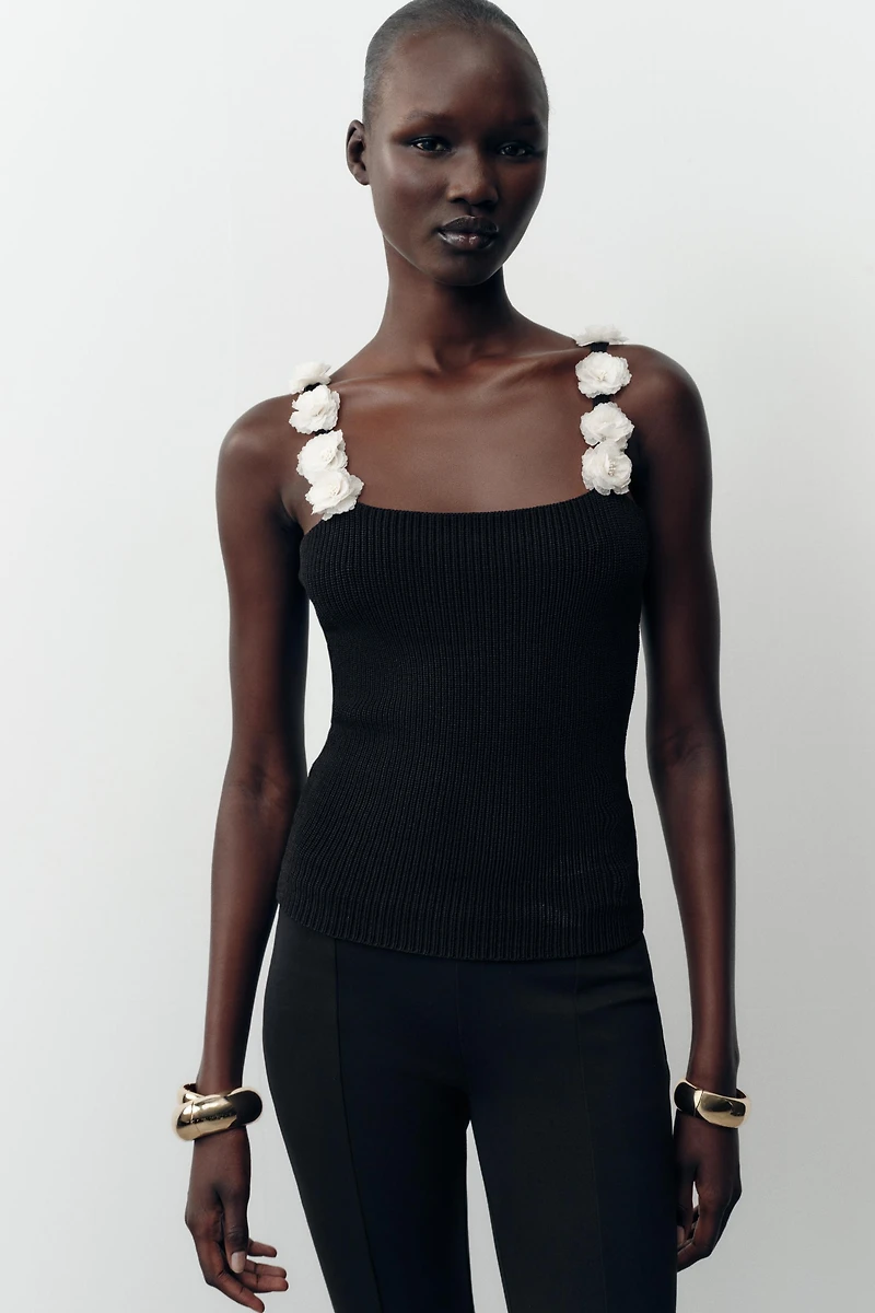 TOP EN MAILLE À FLEURS